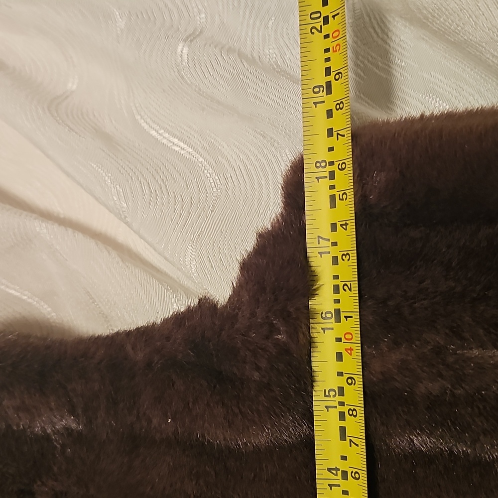 Chico's Faux Fur Vest Size 0 (MED) Very Good Condition. No Signs Of Wear. - Picture 10 of 12